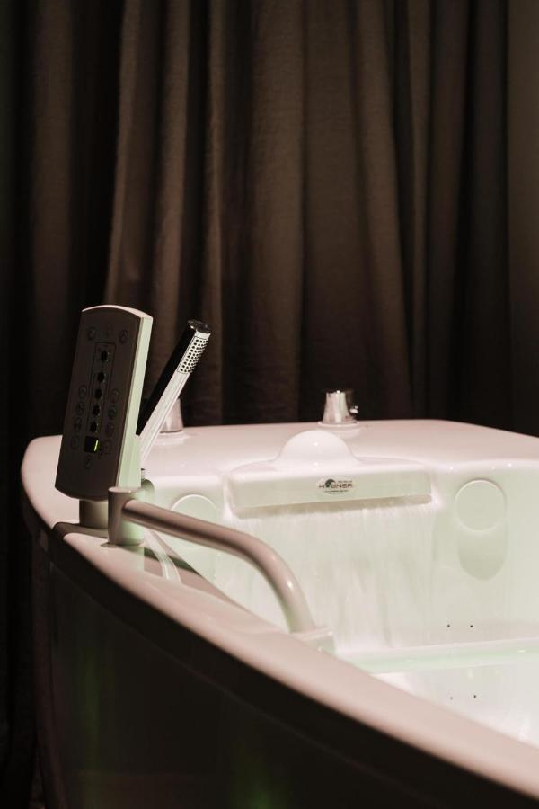 צל אם צילר Zelloon Boutique Hotel מראה חיצוני תמונה